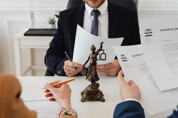 our fees Wimborne Minster from EH Mediation - image of couple in joint mediation meeting